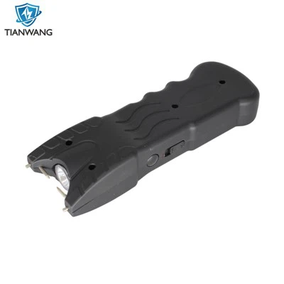 Sengatan Listrik dengan Senter dan Pin Pengaman